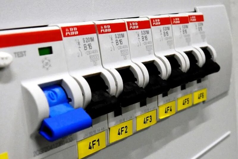 Circuit breakers tripping causes and solutions